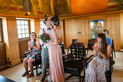 Hochzeitsfotos der standesamtlichen Trauung im Hochzeitsturm auf der Mathildenhöhe in Darmstadt