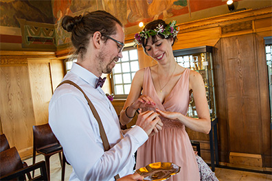 Hochzeitsfotos der standesamtlichen Trauung im Hochzeitsturm auf der Mathildenhöhe in Darmstadt