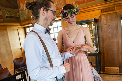 Hochzeitsfotos der standesamtlichen Trauung im Hochzeitsturm auf der Mathildenhöhe in Darmstadt