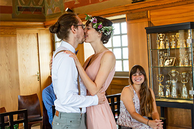 Hochzeitsfotos der standesamtlichen Trauung im Hochzeitsturm auf der Mathildenhöhe in Darmstadt