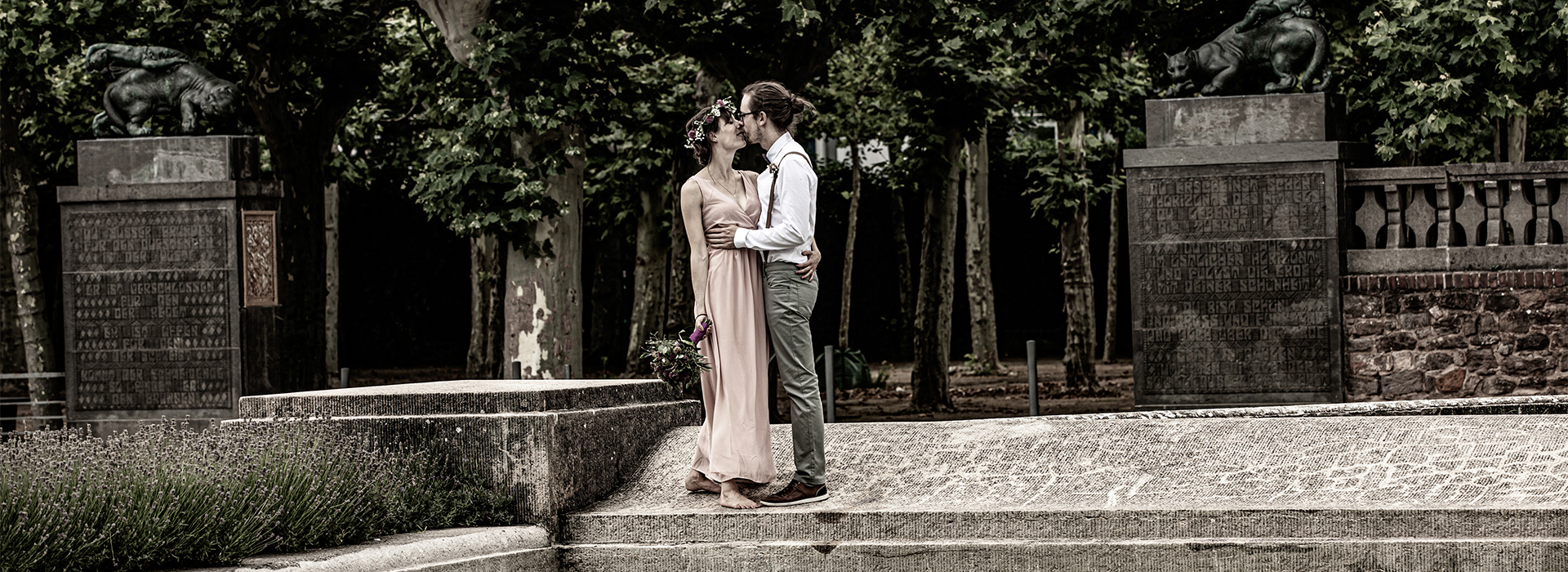 Hochzeitsfoto von Anna & Philipp auf der Mathildenhöhe in Darmstadt