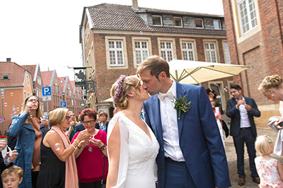 Die Hochzeitsfotos im Lotharinger Kloster in Münster und während der Scheunenhochzeit im Münsterland