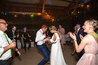 Die Hochzeitsfotos im Lotharinger Kloster in Münster und während der Scheunenhochzeit im Münsterland