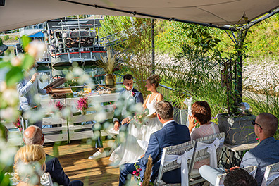 Hochzeitsfotos der freien Trauung auf Fischers Kahn in Düsseldorf