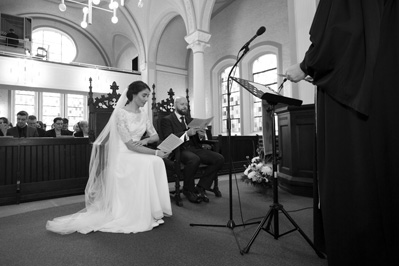 Hochzeitfoto der kirchlichen Trauung in der Neanderkirche und in der Olive in Erkrath-Hochdahl