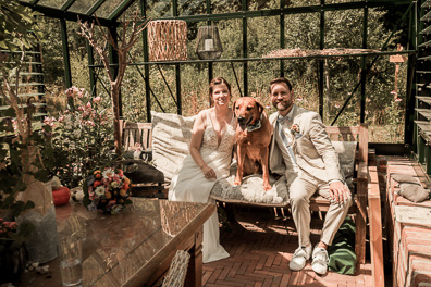 Hochzeitfoto der freien Trauung in den Gärten des Landhotel Voshövel in Schermbeck