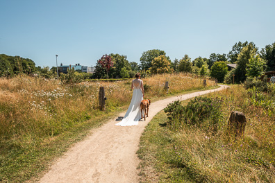 Hochzeitfoto der freien Trauung in den Gärten des Landhotel Voshövel in Schermbeck