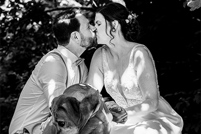 Hochzeitfoto der freien Trauung in den Gärten des Landhotel Voshövel in Schermbeck