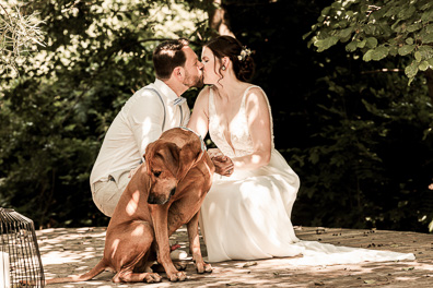 Hochzeitfoto der freien Trauung in den Gärten des Landhotel Voshövel in Schermbeck