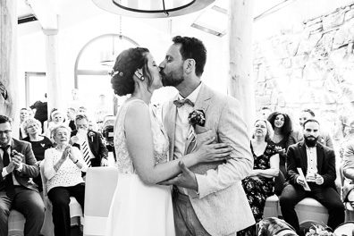 Hochzeitfoto der freien Trauung in den Gärten des Landhotel Voshövel in Schermbeck