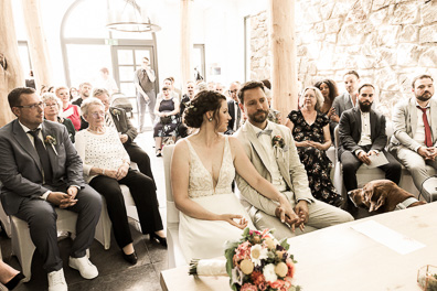 Hochzeitfoto der freien Trauung in den Gärten des Landhotel Voshövel in Schermbeck