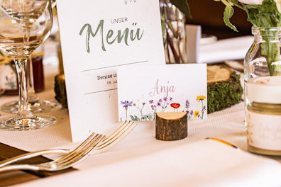 Hochzeitfoto der freien Trauung in den Gärten des Landhotel Voshövel in Schermbeck