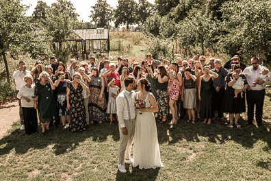 Hochzeitfoto der freien Trauung in den Gärten des Landhotel Voshövel in Schermbeck