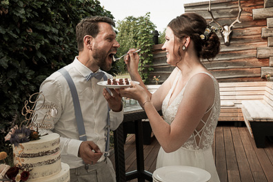 Hochzeitfoto der freien Trauung in den Gärten des Landhotel Voshövel in Schermbeck