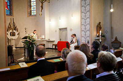 Hochzeitsfotografie des Brautpaares Domonique und Thomas in Haan-Gruiten und auf Schloß Lüntenbeck in Wuppertal