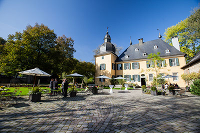 Hochzeitsfotografie des Brautpaares Domonique und Thomas in Haan-Gruiten und auf Schloß Lüntenbeck in Wuppertal