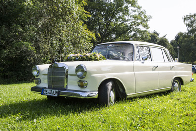 Hochzeitfoto der standesamtlichen Trauung in der Goldberger Mühle in Mettmann