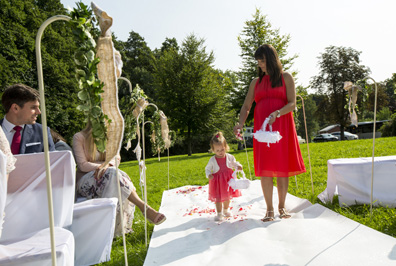 Hochzeitfoto der standesamtlichen Trauung in der Goldberger Mühle in Mettmann