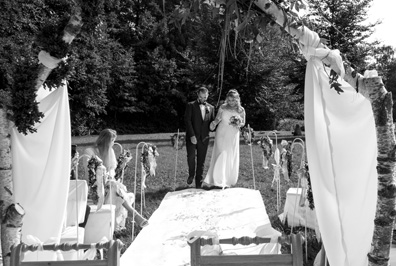 Hochzeitfoto der standesamtlichen Trauung in der Goldberger Mühle in Mettmann