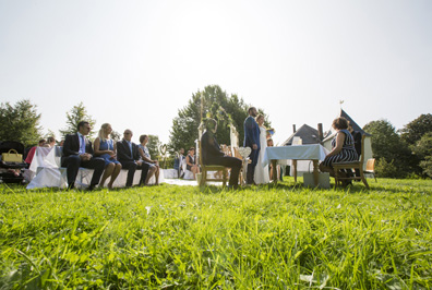 Hochzeitfoto der standesamtlichen Trauung in der Goldberger Mühle in Mettmann