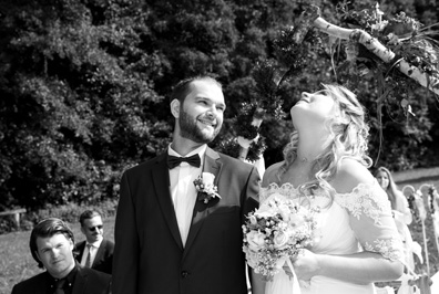 Hochzeitfoto der standesamtlichen Trauung in der Goldberger Mühle in Mettmann