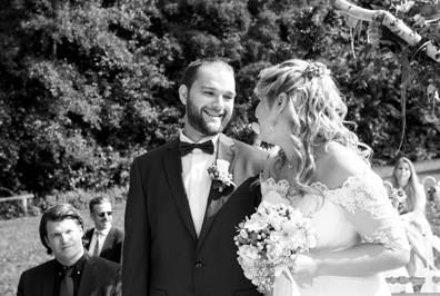 Hochzeitfoto der standesamtlichen Trauung in der Goldberger Mühle in Mettmann