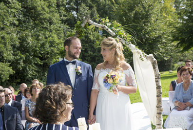 Hochzeitfoto der standesamtlichen Trauung in der Goldberger Mühle in Mettmann