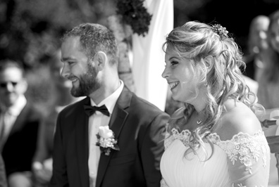 Hochzeitfoto der standesamtlichen Trauung in der Goldberger Mühle in Mettmann