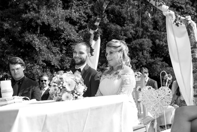 Hochzeitfoto der standesamtlichen Trauung in der Goldberger Mühle in Mettmann