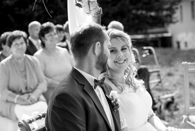 Hochzeitfoto der standesamtlichen Trauung in der Goldberger Mühle in Mettmann