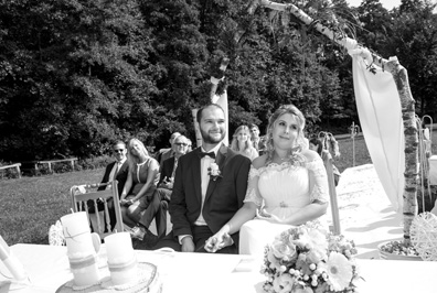 Hochzeitfoto der standesamtlichen Trauung in der Goldberger Mühle in Mettmann