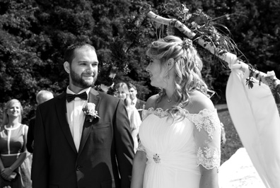 Hochzeitfoto der standesamtlichen Trauung in der Goldberger Mühle in Mettmann