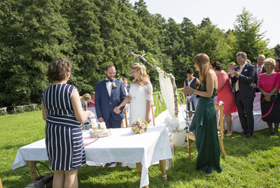 Hochzeitfoto der standesamtlichen Trauung in der Goldberger Mühle in Mettmann