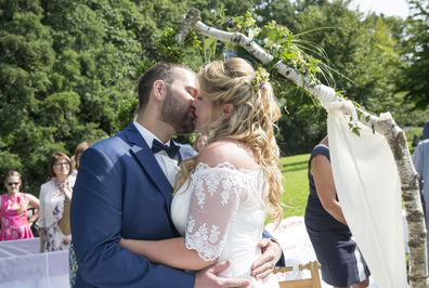 Hochzeitfoto der standesamtlichen Trauung in der Goldberger Mühle in Mettmann