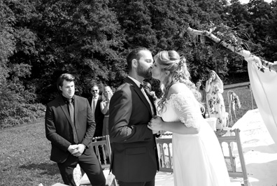 Hochzeitfoto der standesamtlichen Trauung in der Goldberger Mühle in Mettmann