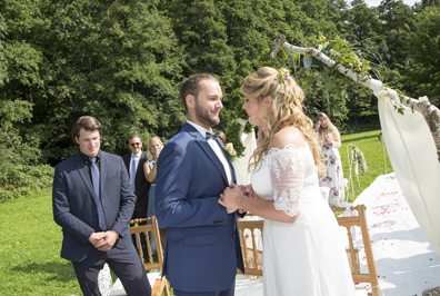 Hochzeitfoto der standesamtlichen Trauung in der Goldberger Mühle in Mettmann