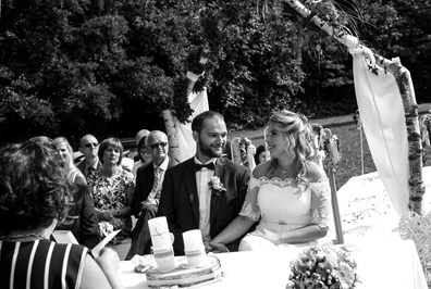 Hochzeitfoto der standesamtlichen Trauung in der Goldberger Mühle in Mettmann