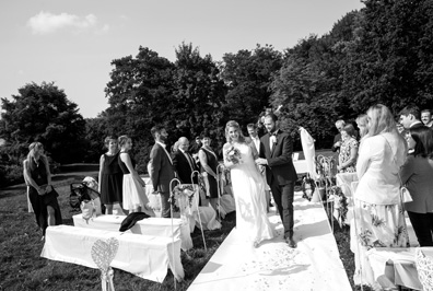 Hochzeitfoto der standesamtlichen Trauung in der Goldberger Mühle in Mettmann