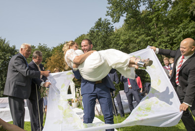 Hochzeitfoto der standesamtlichen Trauung in der Goldberger Mühle in Mettmann