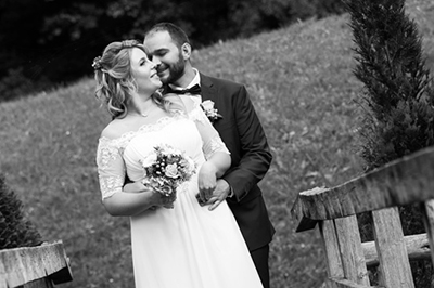 Hochzeitfoto der standesamtlichen Trauung in der Goldberger Mühle in Mettmann