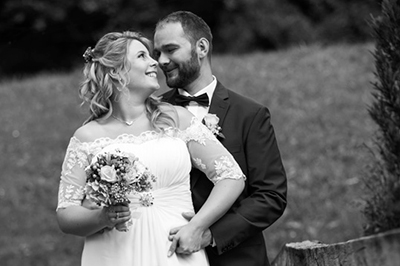 Hochzeitfoto der standesamtlichen Trauung in der Goldberger Mühle in Mettmann