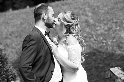 Hochzeitfoto der standesamtlichen Trauung in der Goldberger Mühle in Mettmann