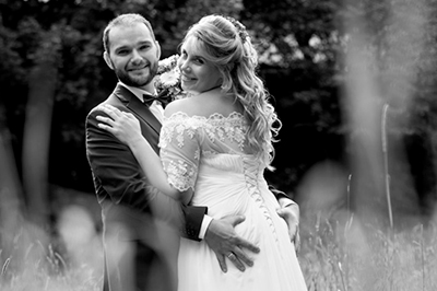 Hochzeitfoto der standesamtlichen Trauung in der Goldberger Mühle in Mettmann