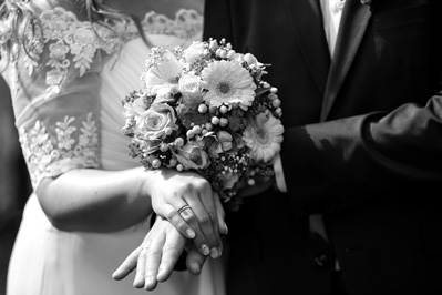 Hochzeitfoto der standesamtlichen Trauung in der Goldberger Mühle in Mettmann