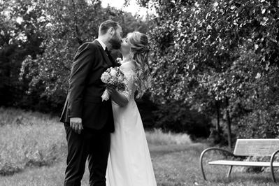 Hochzeitfoto der standesamtlichen Trauung in der Goldberger Mühle in Mettmann