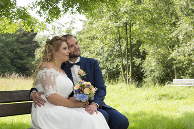 Hochzeitfoto der standesamtlichen Trauung in der Goldberger Mühle in Mettmann