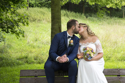 Hochzeitfoto der standesamtlichen Trauung in der Goldberger Mühle in Mettmann