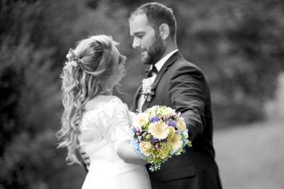 Hochzeitfoto der standesamtlichen Trauung in der Goldberger Mühle in Mettmann