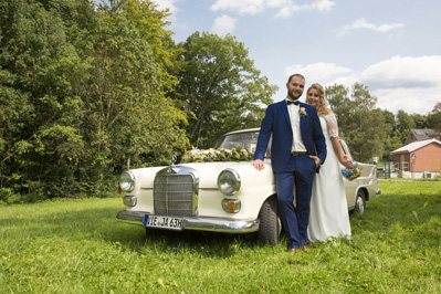 Hochzeitfoto der standesamtlichen Trauung in der Goldberger Mühle in Mettmann