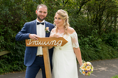 Hochzeitfoto der standesamtlichen Trauung in der Goldberger Mühle in Mettmann